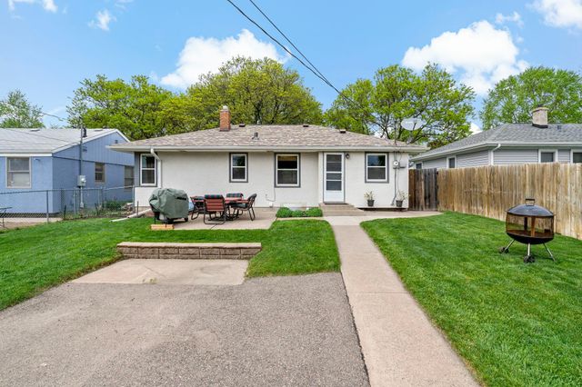 1552 Hoyt Avenue E, Saint Paul, MN 55106