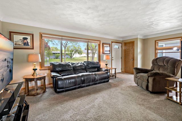 1552 Hoyt Avenue E, Saint Paul, MN 55106