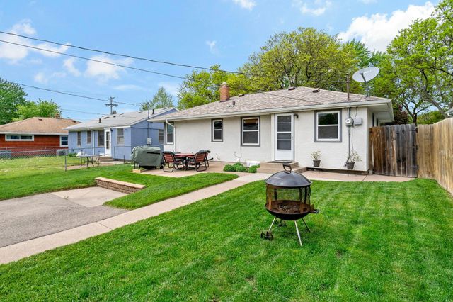 1552 Hoyt Avenue E, Saint Paul, MN 55106