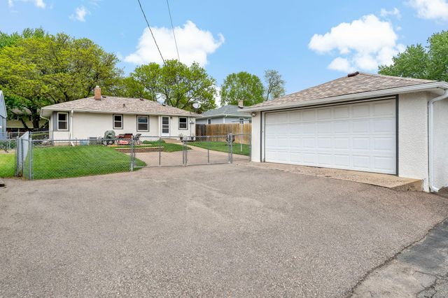 1552 Hoyt Avenue E, Saint Paul, MN 55106