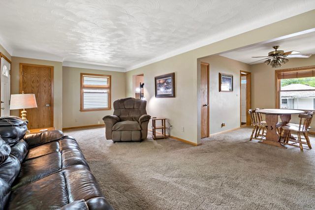 1552 Hoyt Avenue E, Saint Paul, MN 55106