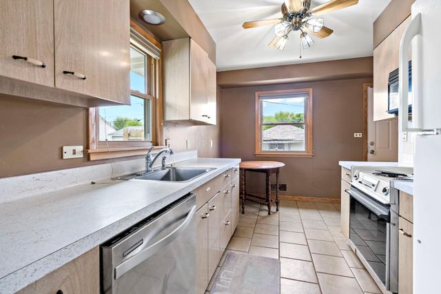 1552 Hoyt Avenue E, Saint Paul, MN 55106