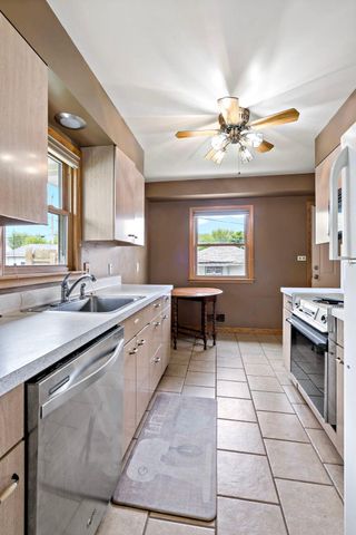 1552 Hoyt Avenue E, Saint Paul, MN 55106