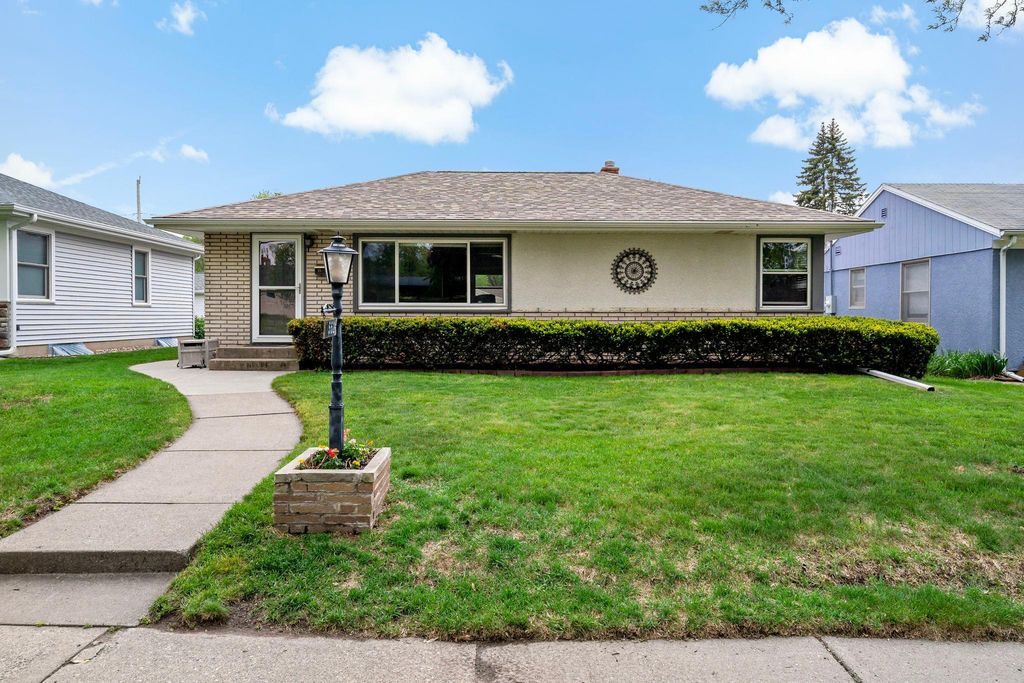 1552 Hoyt Avenue E, Saint Paul, MN 55106