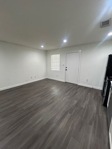 321 E 8th Street 108, Dallas, TX 75203