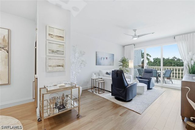 365 5th AVE S 306, Naples, FL 34102