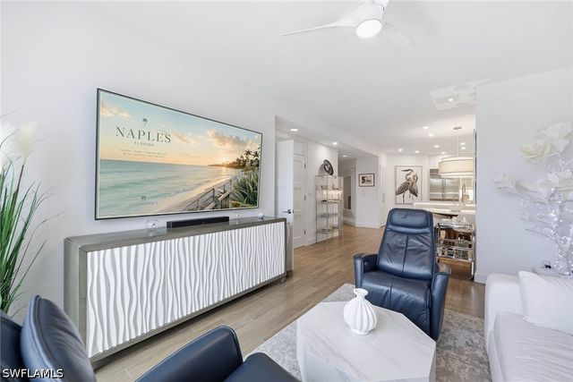 365 5th AVE S 306, Naples, FL 34102