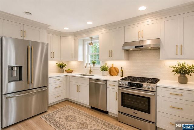 86 Minnehaha Boulevard, Oakland, NJ 07436