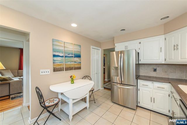 86 Minnehaha Boulevard, Oakland, NJ 07436