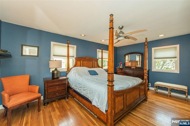 86 Minnehaha Boulevard, Oakland, NJ 07436