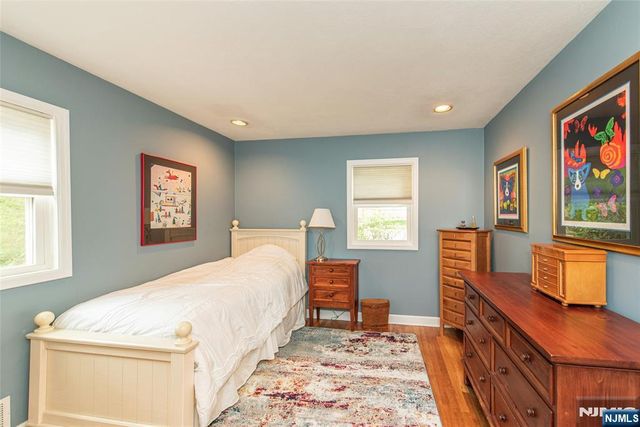 86 Minnehaha Boulevard, Oakland, NJ 07436