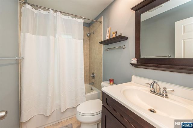 86 Minnehaha Boulevard, Oakland, NJ 07436