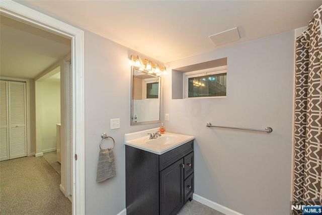 86 Minnehaha Boulevard, Oakland, NJ 07436