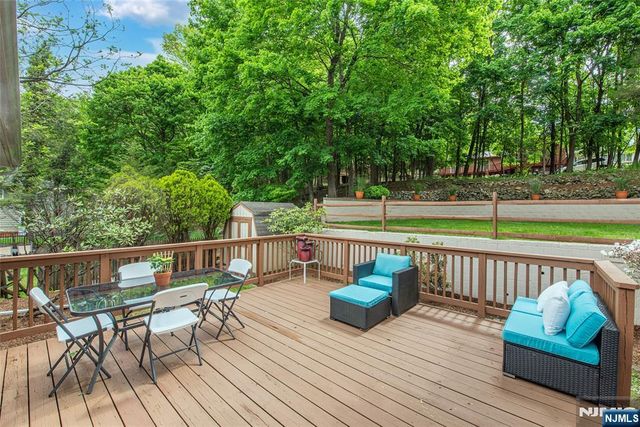 86 Minnehaha Boulevard, Oakland, NJ 07436