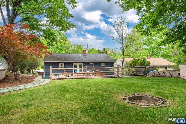 86 Minnehaha Boulevard, Oakland, NJ 07436