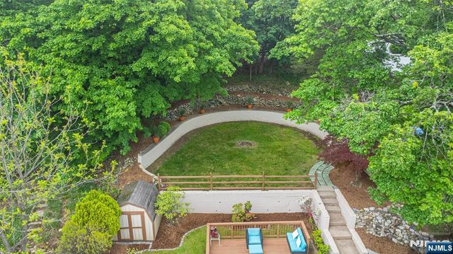 86 Minnehaha Boulevard, Oakland, NJ 07436