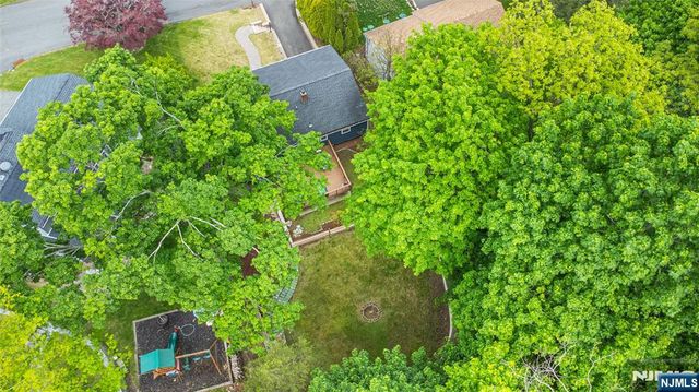 86 Minnehaha Boulevard, Oakland, NJ 07436