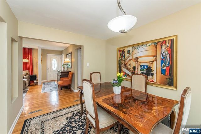 86 Minnehaha Boulevard, Oakland, NJ 07436