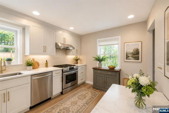 86 Minnehaha Boulevard, Oakland, NJ 07436