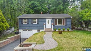 86 Minnehaha Boulevard, Oakland, NJ 07436
