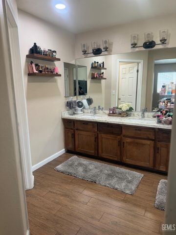 300 E war admiral Drive, Bakersfield, CA 93307