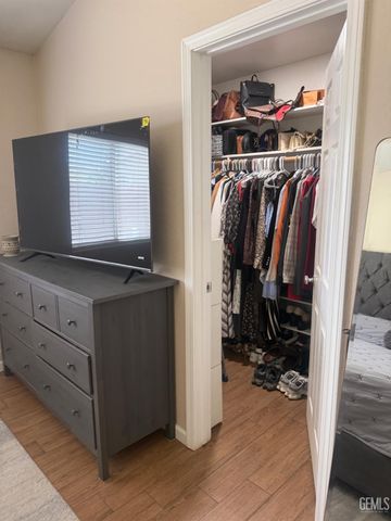 300 E war admiral Drive, Bakersfield, CA 93307