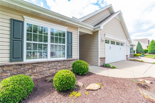 425 Chestnut Lane, Allegheny Twp, PA 15613