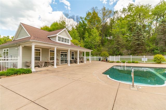 425 Chestnut Lane, Allegheny Twp, PA 15613