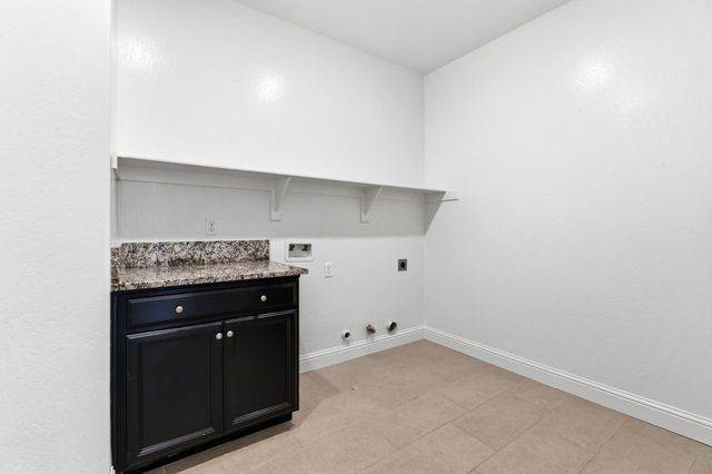 5438 W Floradora Avenue, Fresno, CA 93722