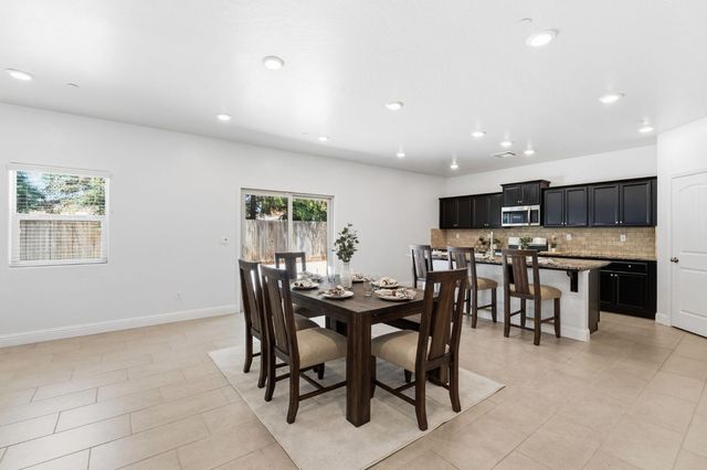 5438 W Floradora Avenue, Fresno, CA 93722
