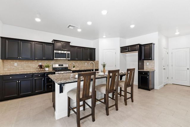 5438 W Floradora Avenue, Fresno, CA 93722