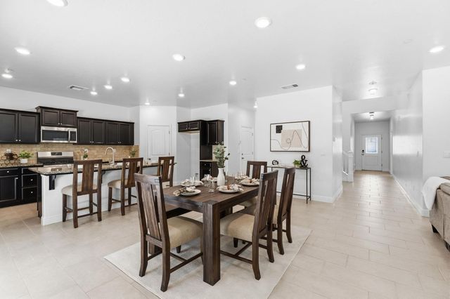 5438 W Floradora Avenue, Fresno, CA 93722