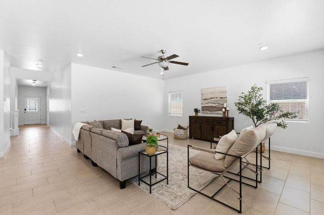 5438 W Floradora Avenue, Fresno, CA 93722