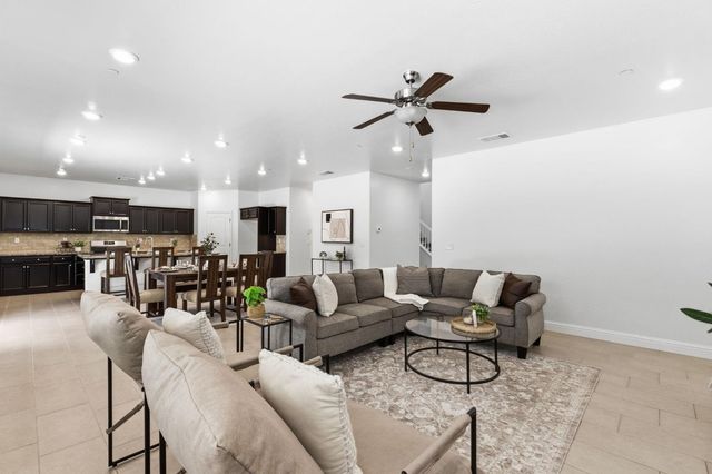 5438 W Floradora Avenue, Fresno, CA 93722