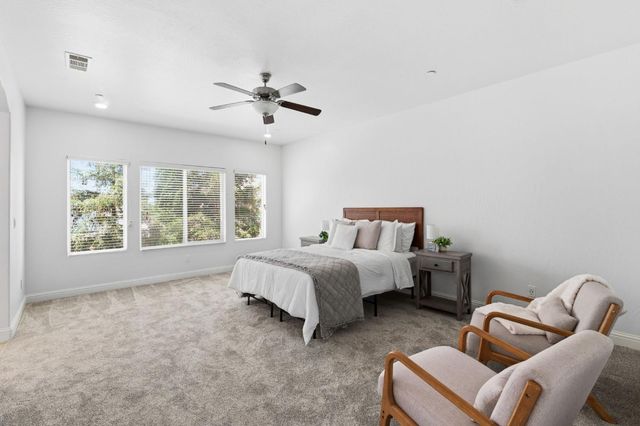 5438 W Floradora Avenue, Fresno, CA 93722