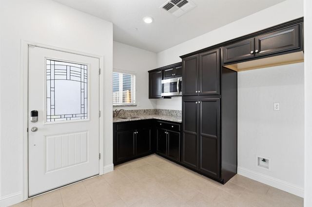 5438 W Floradora Avenue, Fresno, CA 93722