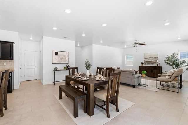 5438 W Floradora Avenue, Fresno, CA 93722