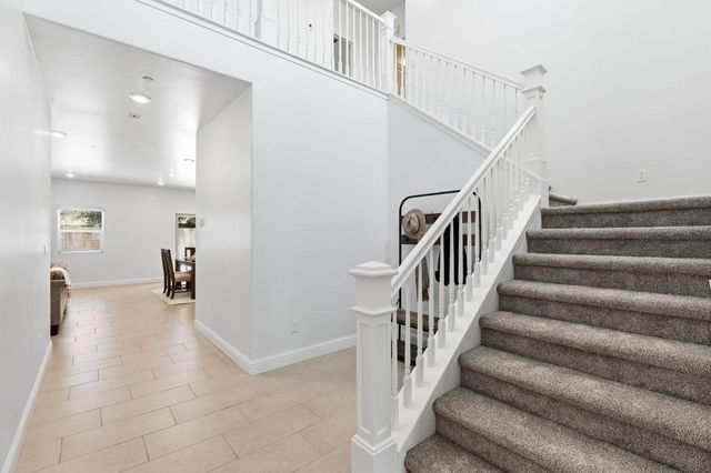 5438 W Floradora Avenue, Fresno, CA 93722
