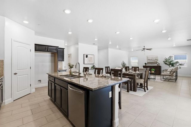 5438 W Floradora Avenue, Fresno, CA 93722