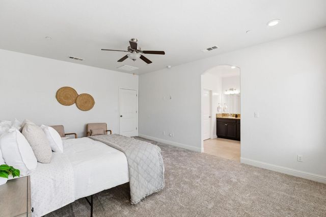 5438 W Floradora Avenue, Fresno, CA 93722
