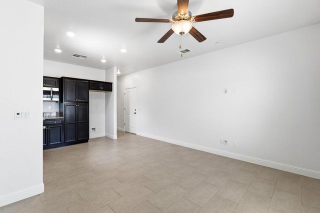 5438 W Floradora Avenue, Fresno, CA 93722