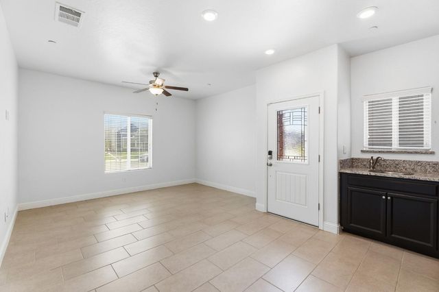 5438 W Floradora Avenue, Fresno, CA 93722