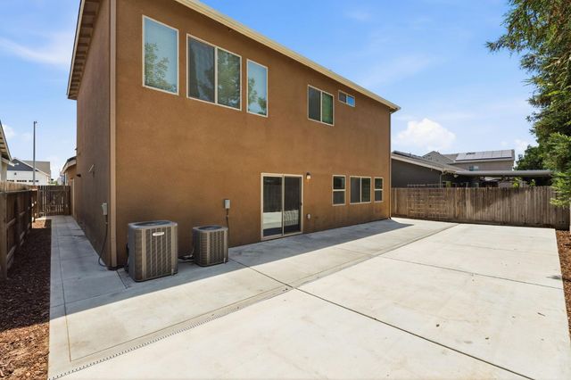 5438 W Floradora Avenue, Fresno, CA 93722