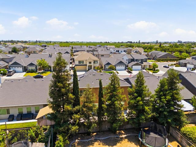 5438 W Floradora Avenue, Fresno, CA 93722