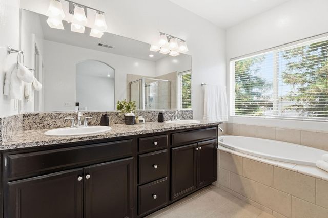 5438 W Floradora Avenue, Fresno, CA 93722