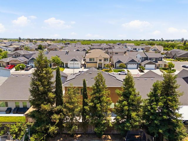 5438 W Floradora Avenue, Fresno, CA 93722