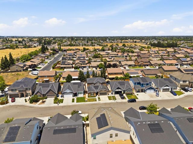 5438 W Floradora Avenue, Fresno, CA 93722
