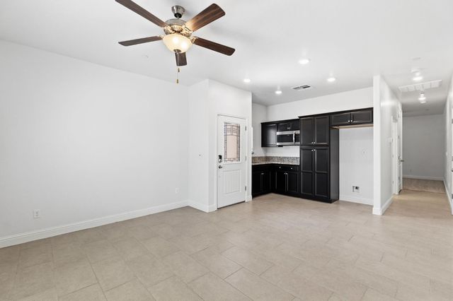 5438 W Floradora Avenue, Fresno, CA 93722