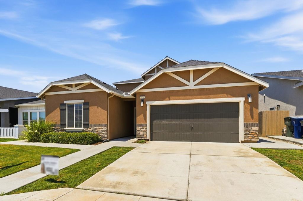 5438 W Floradora Avenue, Fresno, CA 93722