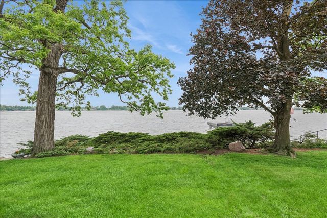 35 Lakeview Place, Lake Zurich, IL 60047